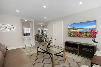 Image de condo de luxe, vient d'être rénové entièrement meublé