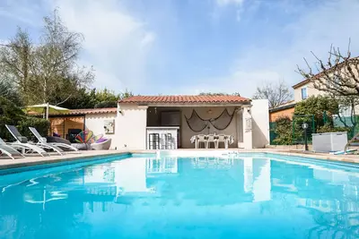 Image de Maison contemporaine avec jacuzzi