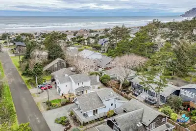 Image de Excellent emplacement Manzanita à proximité de la plage, de la ville, du parc et du golf!