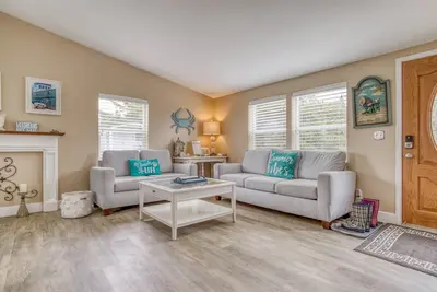 Image de La maison nouvellement décorée avec foyer est parfaite pour faire griller des guimauves!