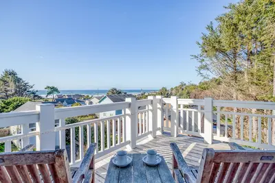 Image de Nouvelle maison de plage personnalisée avec une vue magnifique sur l'océan et un accès facile à la plage