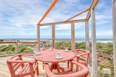 Image de Ocean View Home One Block From the Beach in Waldport, Dog Allowed!