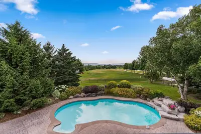 Image de Nouveau! Escapade tranquille avec piscine creusée privée Parfait pour un couple ou une famille