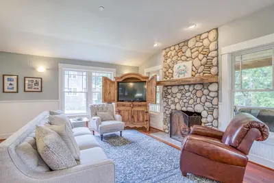 Image de Aesthetically Pleasing Home Close to Gearhart and Pacific Way Bakery