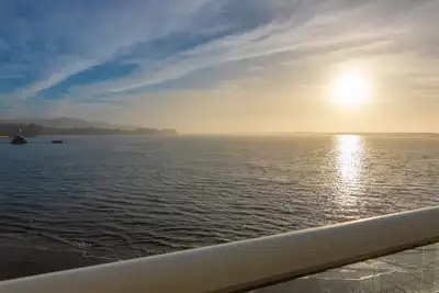Image de Vues panoramiques de ce condo devant la baie, à quelques pas des restaurants et des boutiques!