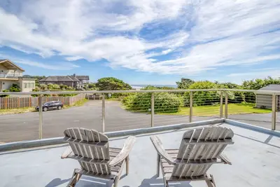 Image de Luxe moderne Ocean View Beauty à quelques pas de l'accès à la plage!