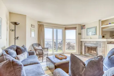 Image de Magnifique condo au rez-de-chaussée WaterBay avec vue magnifique sur la baie et l'océan!