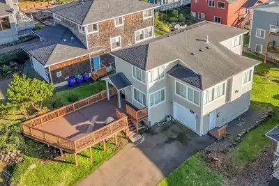 Image de Amazing Home, Even a une table de piscine et 3 suites à coucher!
