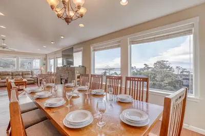 Image de 4 Suites de Ma��tre, 7 Salles de Bains et Ascenseur-se Perdre Dans Cette Grande Maison!