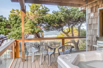 Image de Roads End Ocean View Home avec bain �� remous - 2 cuisines complètes