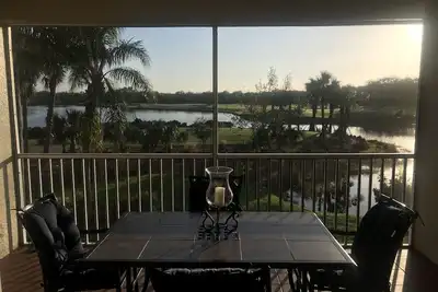Image de Impeccable 2e Flr. , Condo de luxe 2 Bdrm avec spectaculaires vues sur le golf et le lac