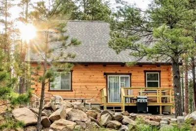 Image de Des vacances Black Hills dans le confort à Elk Hollow Cabin!