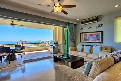 Image de Condo de luxe avec balcon et vue sur la mer de Cortez