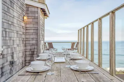 Image de Ocean Front Luxury Home à Bella Beach, à quelques pas de la plage, des équipements haut de gamme!
