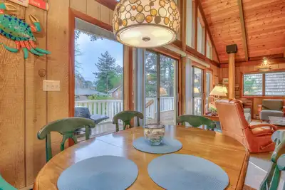 Image de Amazing Place! Two-Bedroom Manzanita Chalet a Simple Stroll to the Beach!
