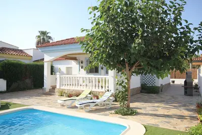 Image de \"Nati\"@Marisol : 250m de la plage, piscine privée, A/C, WiFi, plage pour chiens