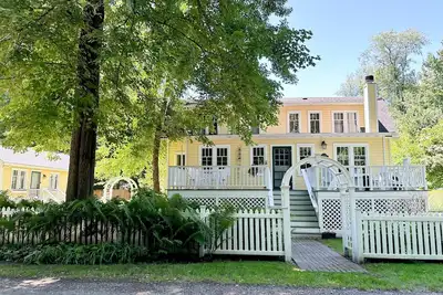Image de Charmante maison de 7 chambres + maison de coach, idéale pour les escapades d'été!