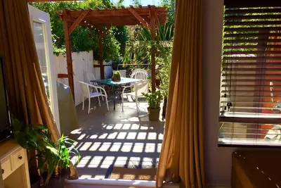 Image de 1 bloc de l'océan! Location Mensuel Disponible. (Complexe sensible au bruit)