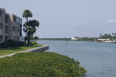 Image de Magnifiquement meublé Waterfront Condo