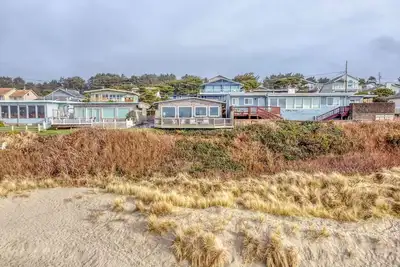 Image de Cozy Oceanfront Home avec 2 chambres King, 1 maison loin de l'accès à la plage