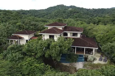Image de Casa Allegria, Joyau sur la montagne au bord de la plage