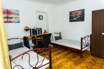 Image de Chambre Privée Vieille Ville-Lits Jumeaux N ° 5 & Système Auto-Enregistrement & WiFi Gratuit & Laveuse Gratuite