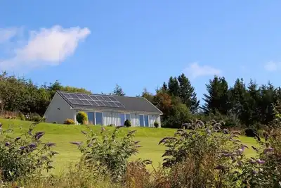 Image de Retraite exclusive à flanc de colline avec vue imprenable et bain à remous, idéal pour le Loch Ness