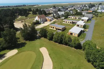 Image de Gîte proche avec piscine mer et golf 1