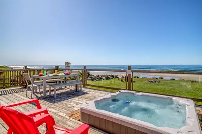 Image de Accueil Oceanfront w / Ocean View Hot Tub & Accès facile à la plage!
