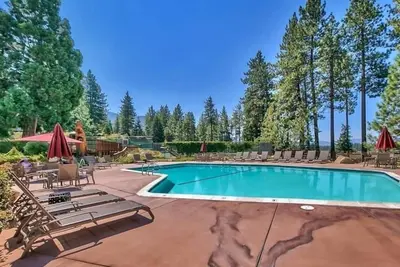Image de Lake Village Town Home