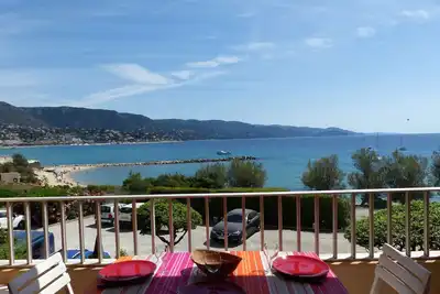 Image de Emplacement idéal \"les pieds dans l'eau\" - Le Lavandou
