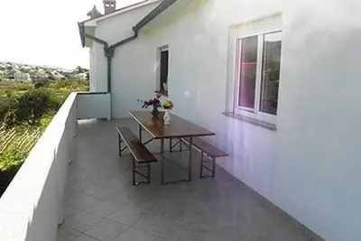 Image de Appartement de trois chambres avec la terrasse et la vue sur le mer Banjol, Rab (A-16645-b)