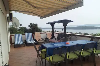 Image de Appartement de trois chambres avec la terrasse et la vue sur le mer Banjol, Rab (A-16647-a)