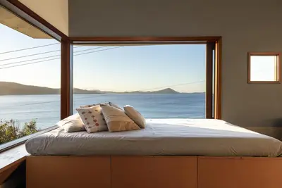 Image de Fishcakes - Maison primée, conçue par une architecture et surplombant les Seal Rocks