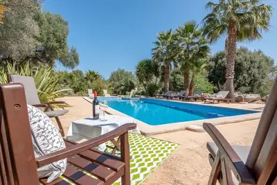 Image de Domaine de campagne fantastique avec piscine, jacuzzi, Wi-Fi et jardin ; parking disponible