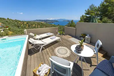 Image de Suite Gea Blanc Avec Piscine Vue Mer Imprenable