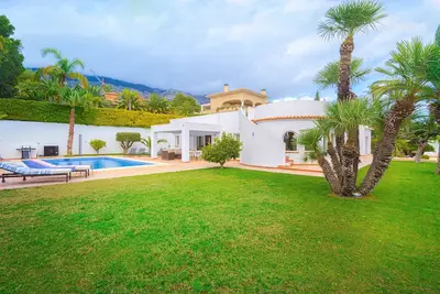 Villa del Maestro est une villa de luxe dans une résidence calme à proximité du golf