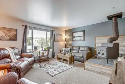 Image de Kittredge Condo w \/ Deck par Red Rocks + Randonnée + Ski