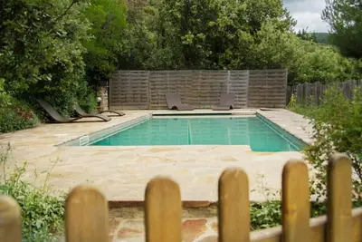 Image de Aramon: Gîte 5 couchages 75 m2 jardin paysagé 4000m2 dans Parc Régional