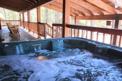 Image de Maison de luxe Log Log. Parfait pour une escapade en famille! Proche de la ville. Jacuzzi.