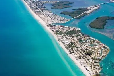 Image de Gulf Side Condo rien entre vous et la plage!