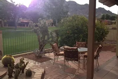 Image de Patio du terrain de golf rustique.