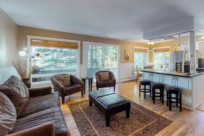 Image de Waterfront condo - Ă quelques minutes du centre-ville de Sandpoint avec un bordereau de bateau gratuit!