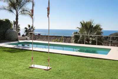 Image de Banana - Belle maison à Arenys De Mar avec piscine et jardin privés, et une vue imprenable sur la mer Méditerranée!