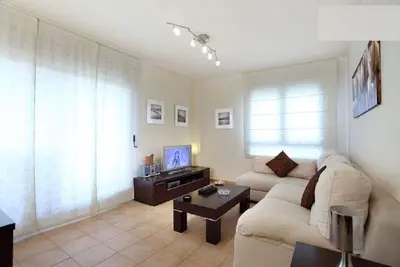 Image de Appartement résidentiel à côté de la mer et de la montagne