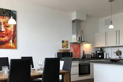 Image de 3 pièces duplex nouvel appartement avec grand balcon et vue sur le lac sur l'île