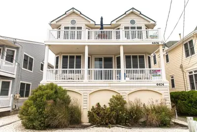 Image de Luxueux Beachblock élevé au premier étage