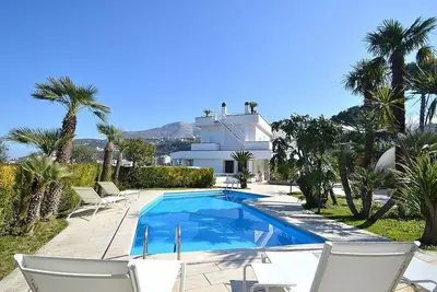 Image de Villa Bia: Une villa élégante et accueillante sur deux étages faisant face au soleil et à la mer.