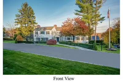 Image de Round Hill Road Estate Accueil avec 5 acres ouverts
