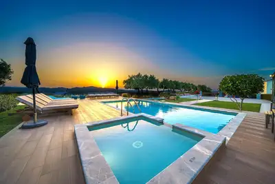 Image de Mythic Olive Villa-Piscine chauffée privée-Extérieurs incroyables!